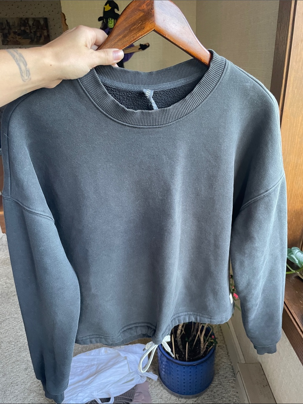 Vuori Restore Black Cropped Crewneck Sweatshirt with Drawstring Hem - Picture 5 of 8